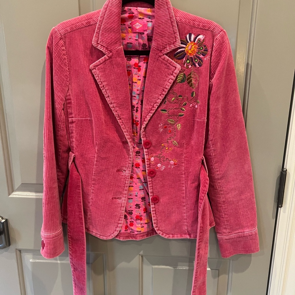 Pink corduroy jacket
This is a size 34, so it fits a like a US 2